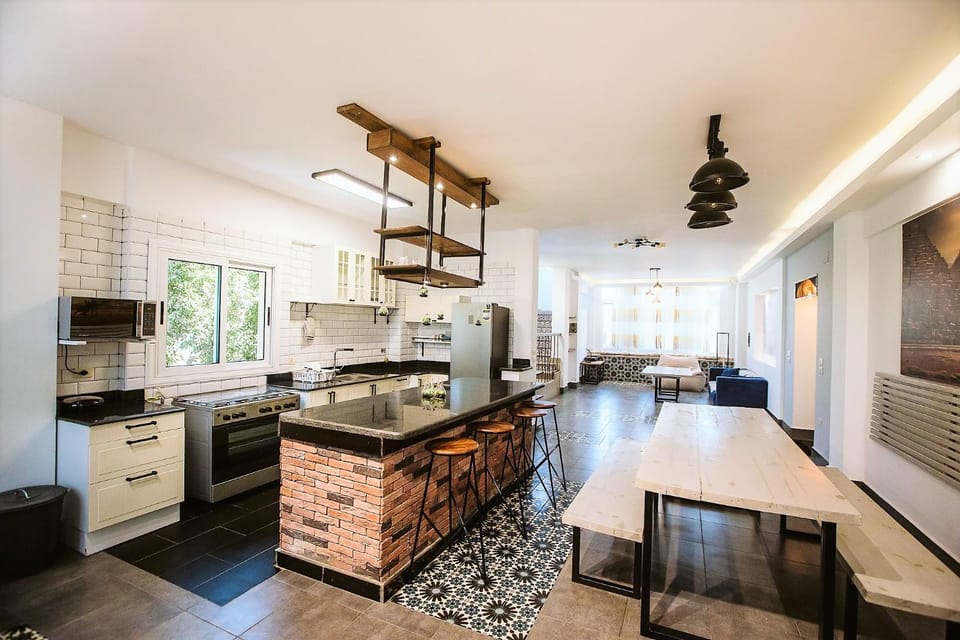Seating area, Dining area, kitchen