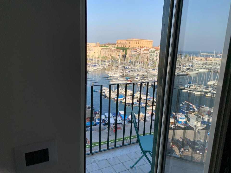 Balcony/Terrace, City view, Street view