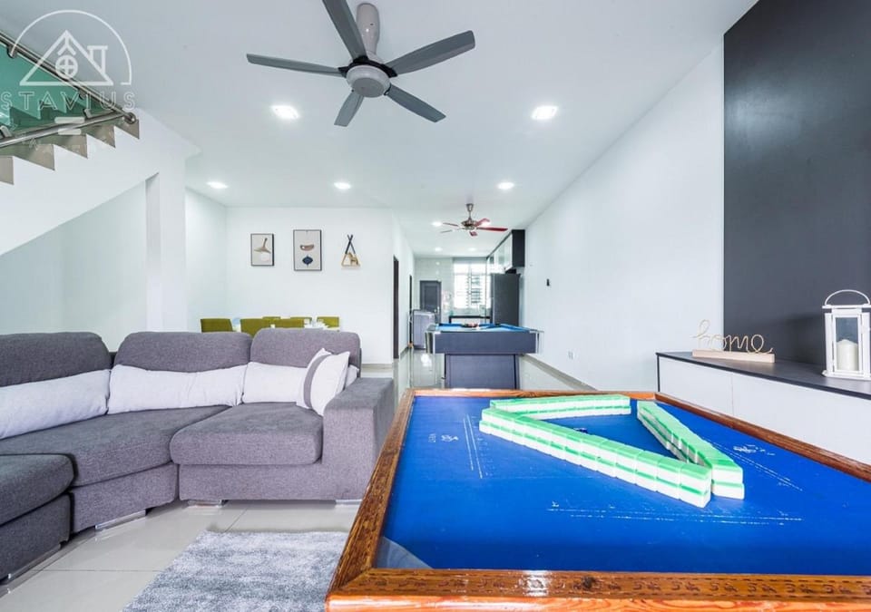 Living room, Seating area, Entertainment