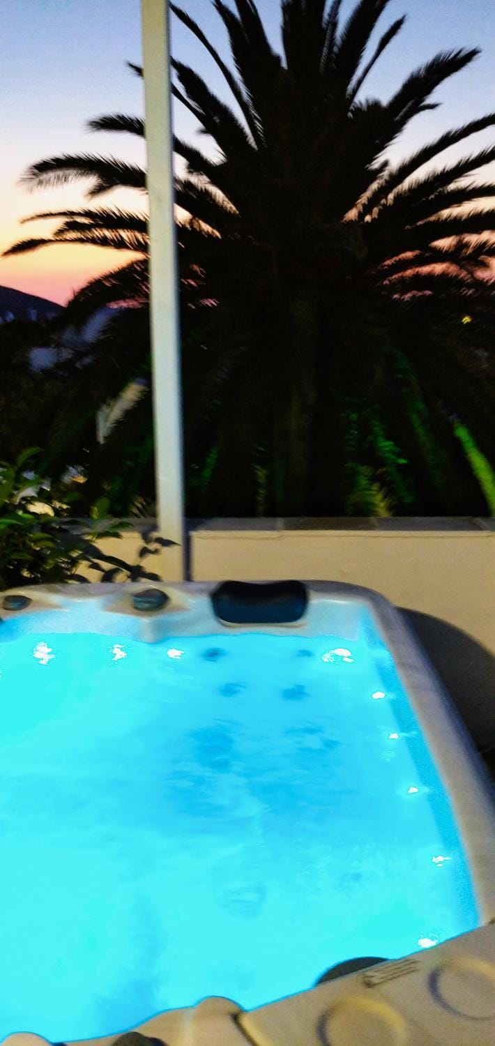Hot Tub, Spa and wellness centre/facilities