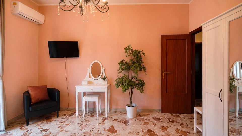 Bedroom, wardrobe, air conditioner