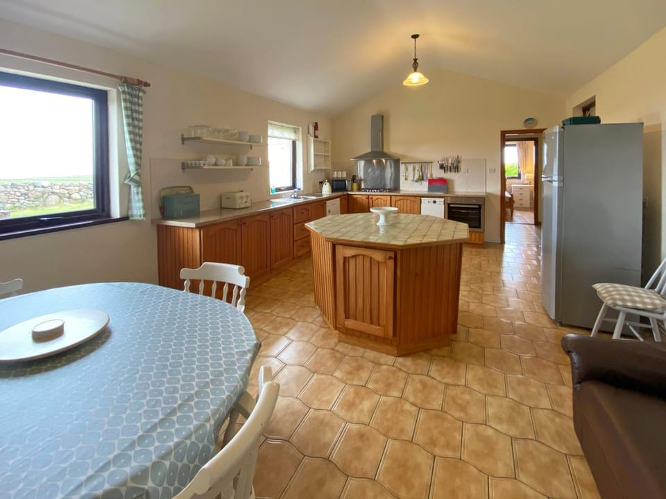 dishwasher, microwave, oven, pet friendly, kitchen