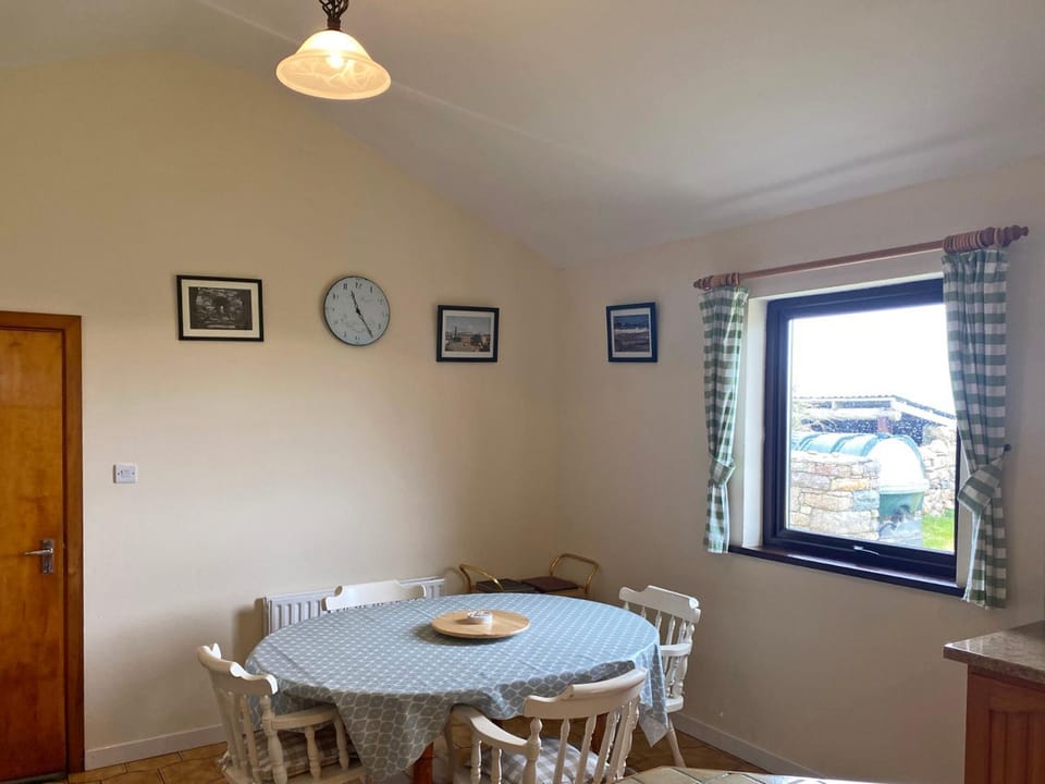 Dining area, internet