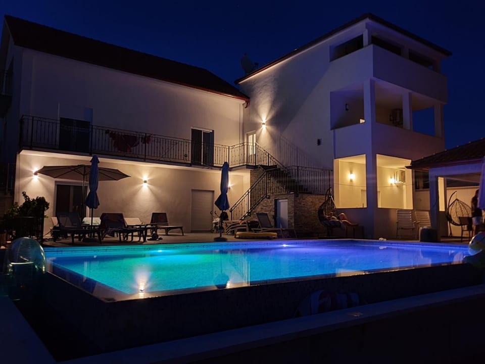 Property building, Swimming pool