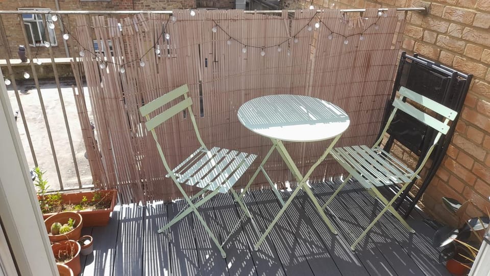 Quiet balcony flat in the heart of Camden Town Apartment in London Borough of Islington