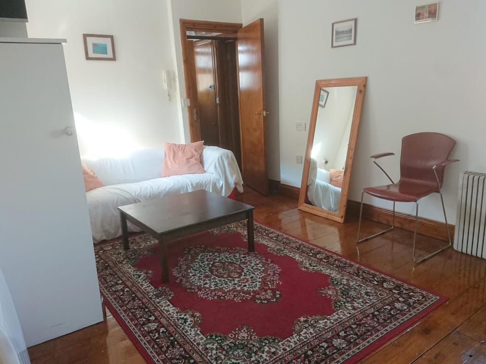 Quiet balcony flat in the heart of Camden Town Apartment in London Borough of Islington