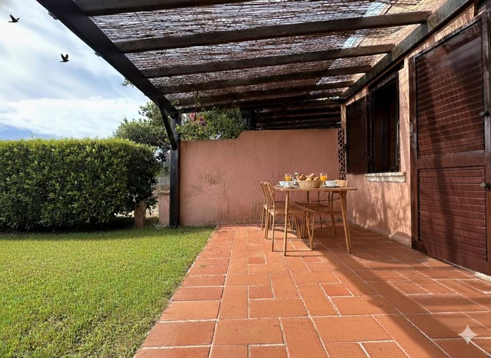 Patio, Spring, Day, Garden, Dining area, Garden view, Sea view
