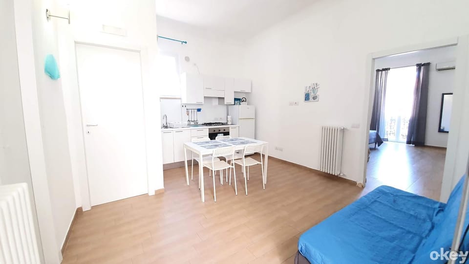 Kitchen or kitchenette, Dining area, oven, stove
