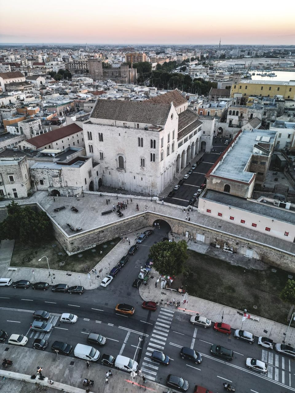 Nearby landmark, Activities, Bird's eye view, Evening entertainment, City view, Entertainment, Location