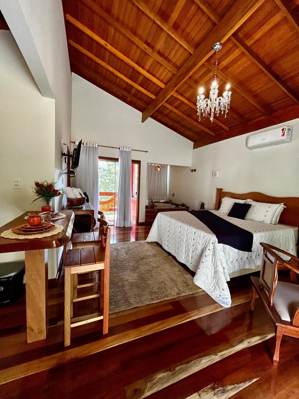 Bed, Photo of the whole room, Dining area, Bedroom