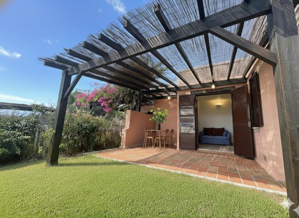 Property building, Patio, Spring, Day, Garden, Garden view