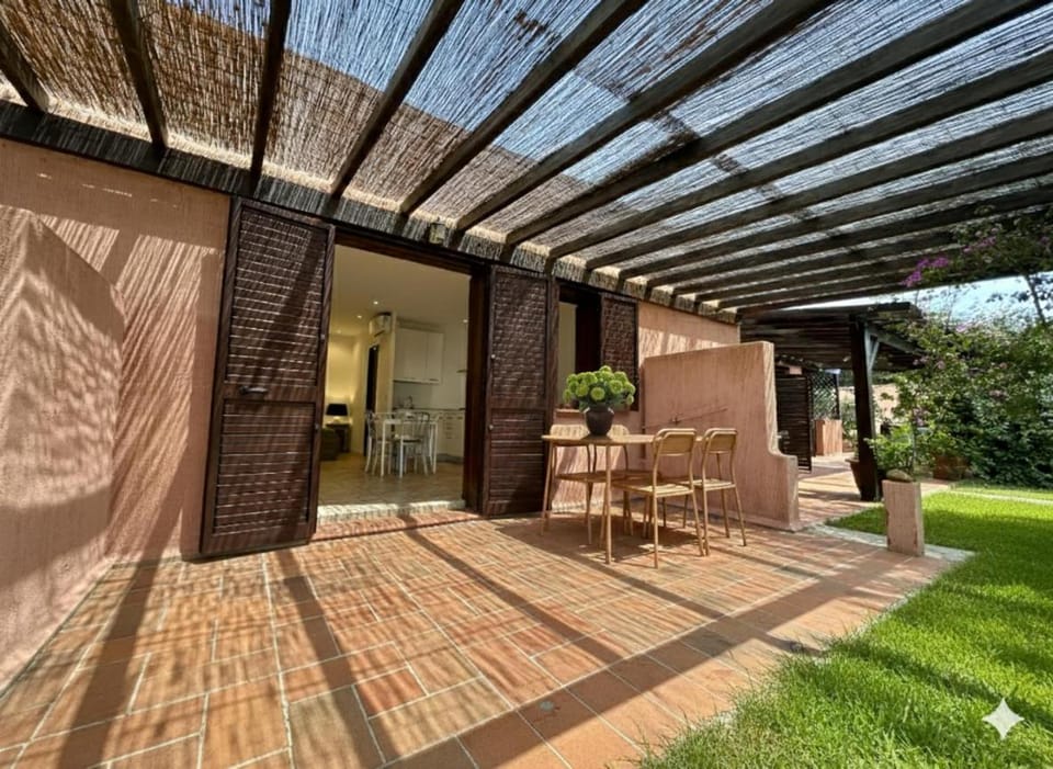 Property building, Patio, Day, Garden, View (from property/room), Balcony/Terrace, Dining area, Garden view