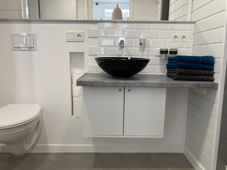 Toilet, Bathroom, towels