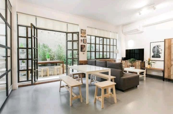 TV and multimedia, Living room, Seating area, Evening entertainment