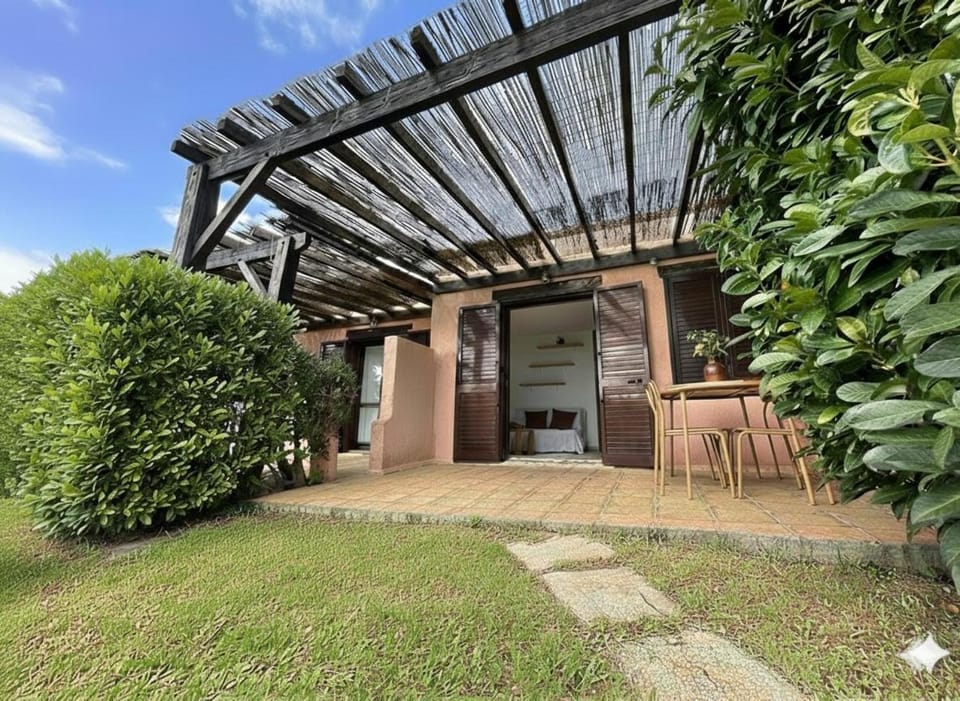 Property building, Patio, Spring, Day, Garden, Garden view