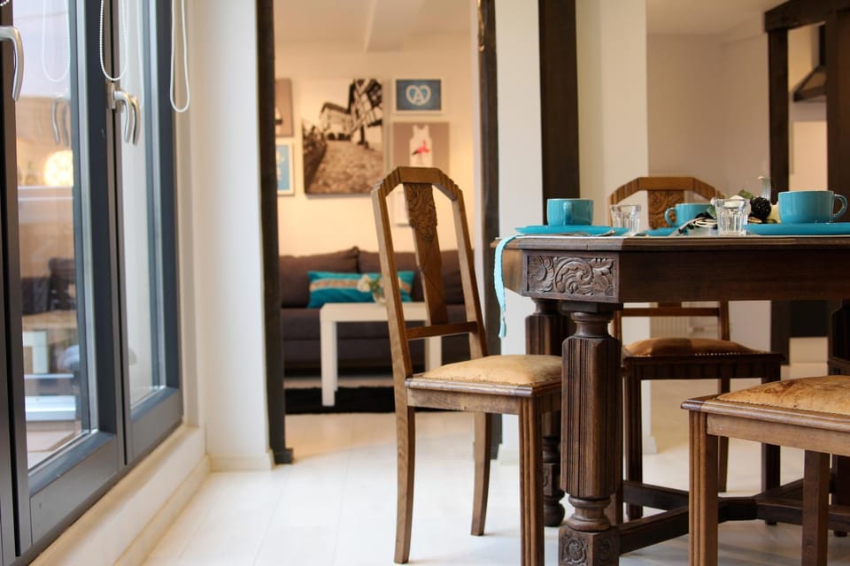 Seating area, Dining area