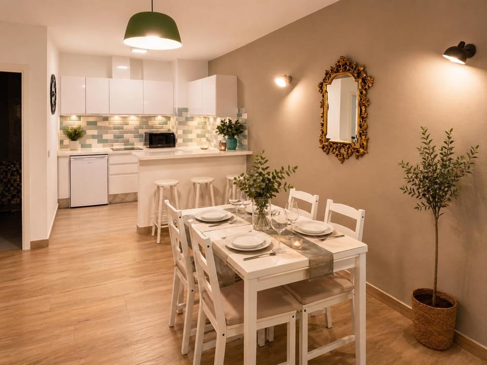 Kitchen or kitchenette, Food and drinks, Dining area, minibar, stove