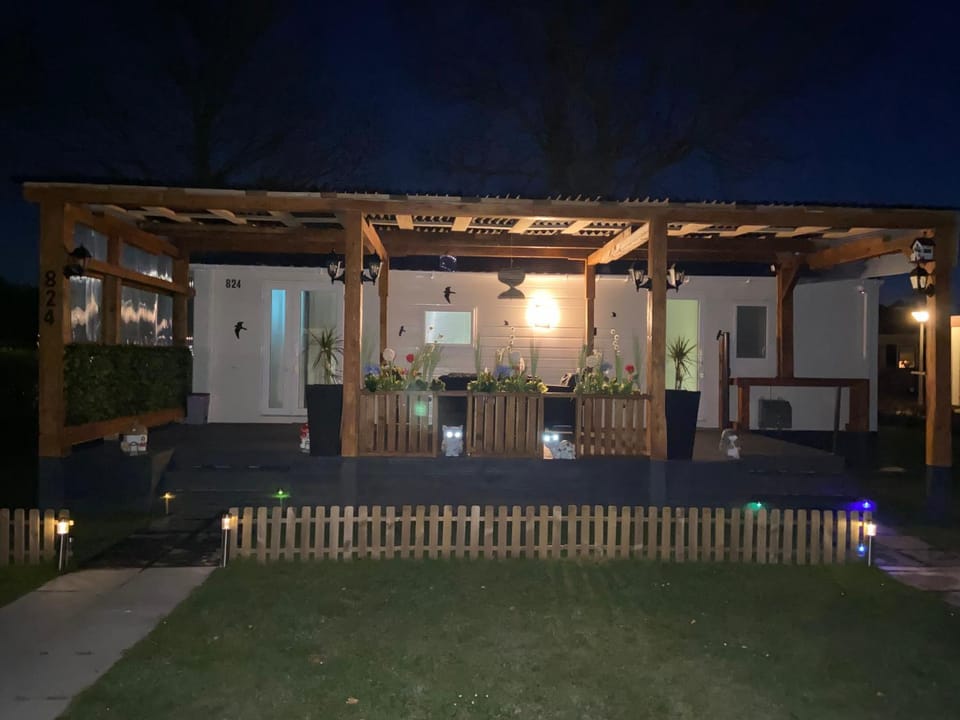 Cheerful and relaxing chalet Viena(Park deHorn824) Chalet in North Holland (province)