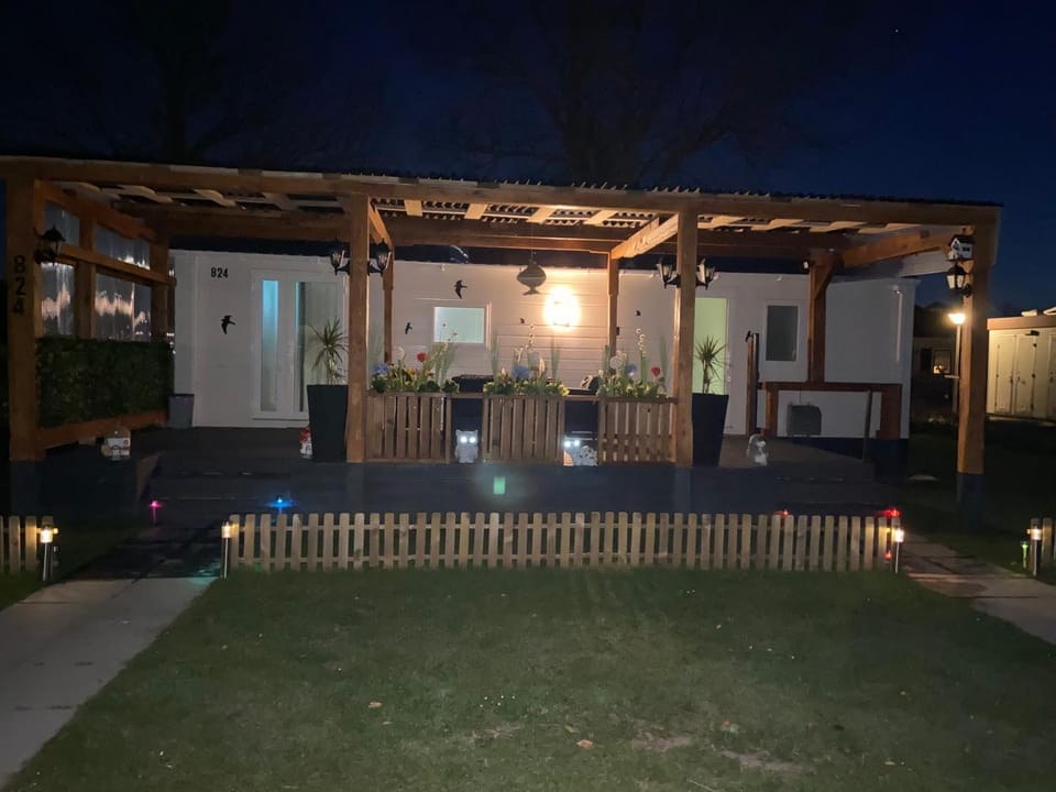 Cheerful and relaxing chalet Viena(Park deHorn824) Chalet in North Holland (province)