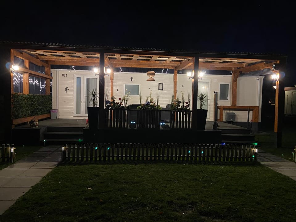 Cheerful and relaxing chalet Viena(Park deHorn824) Chalet in North Holland (province)