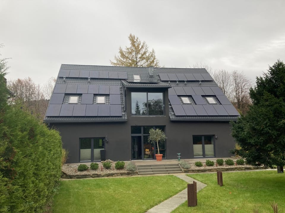 Property building, Facade/entrance, Garden