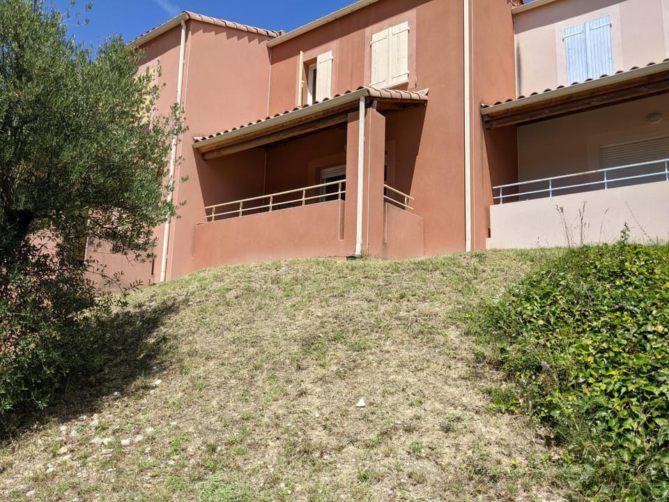 Maisonnette dans domaine avec piscine à Nyons, pays des olives House in Provence-Alpes-Côte d'Azur