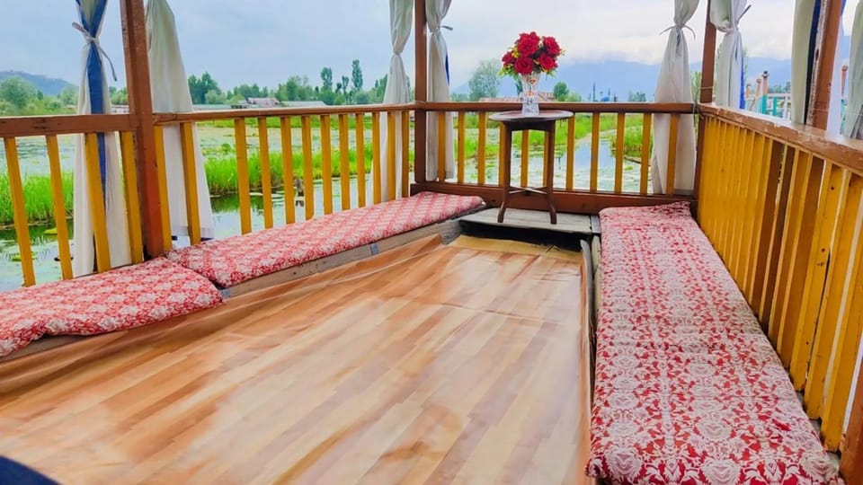 View (from property/room), Balcony/Terrace