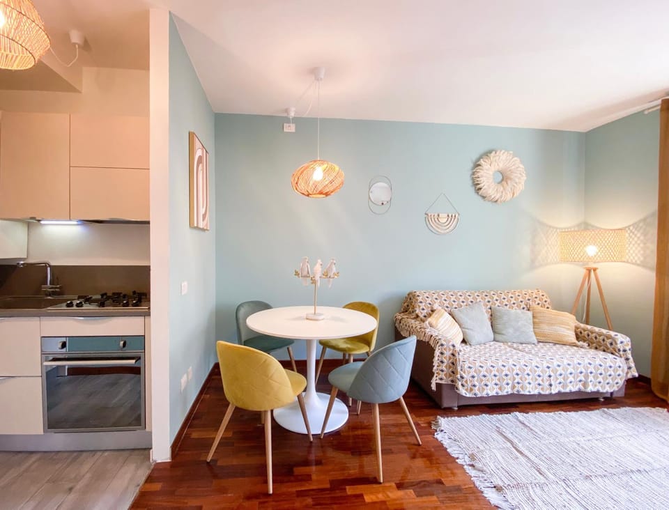 Kitchen or kitchenette, Living room, Seating area