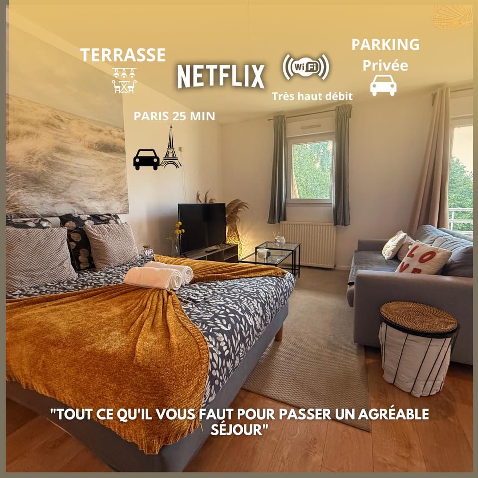 Bed, TV and multimedia, Living room, Seating area, Bedroom