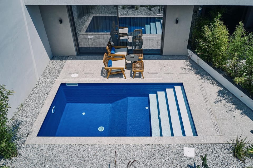 Swimming pool, Swimming pool