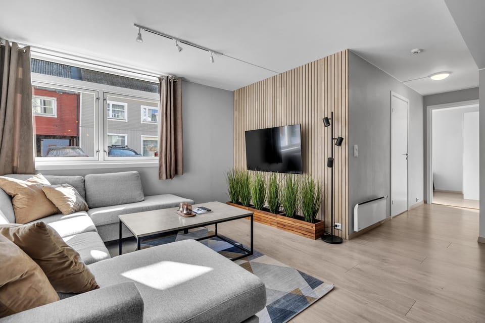 TV and multimedia, Living room, Seating area, Evening entertainment
