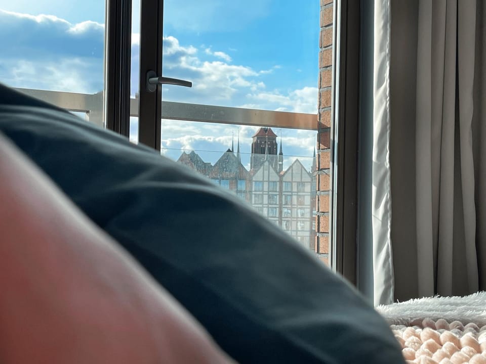 Nearby landmark, Bed, View (from property/room), City view