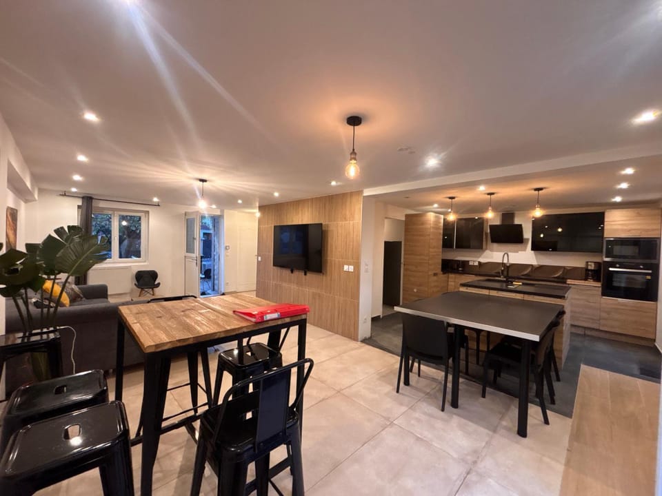 La maison penchée House in Île-de-France