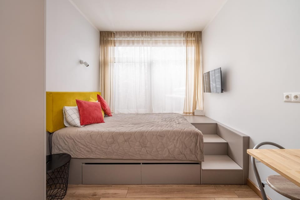 Bed, TV and multimedia, Living room