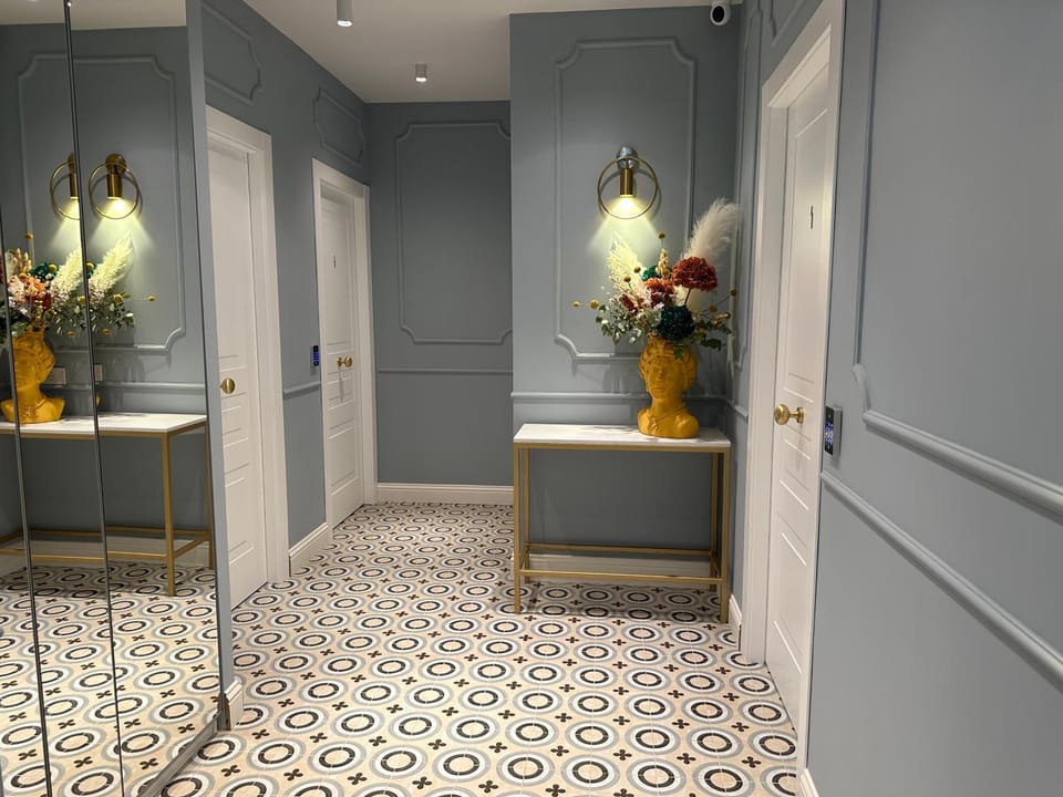 Lobby or reception, wardrobe
