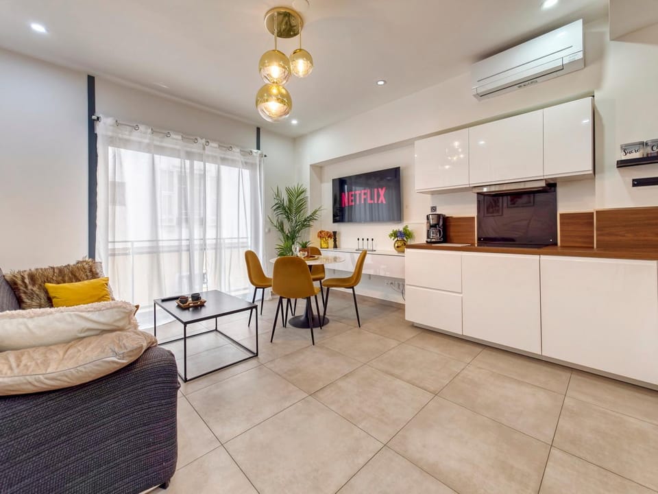 TV and multimedia, Kitchen or kitchenette, Living room, Dining area