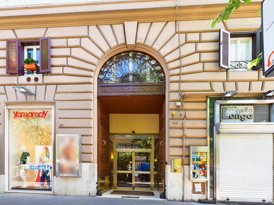 Property building, Facade/entrance