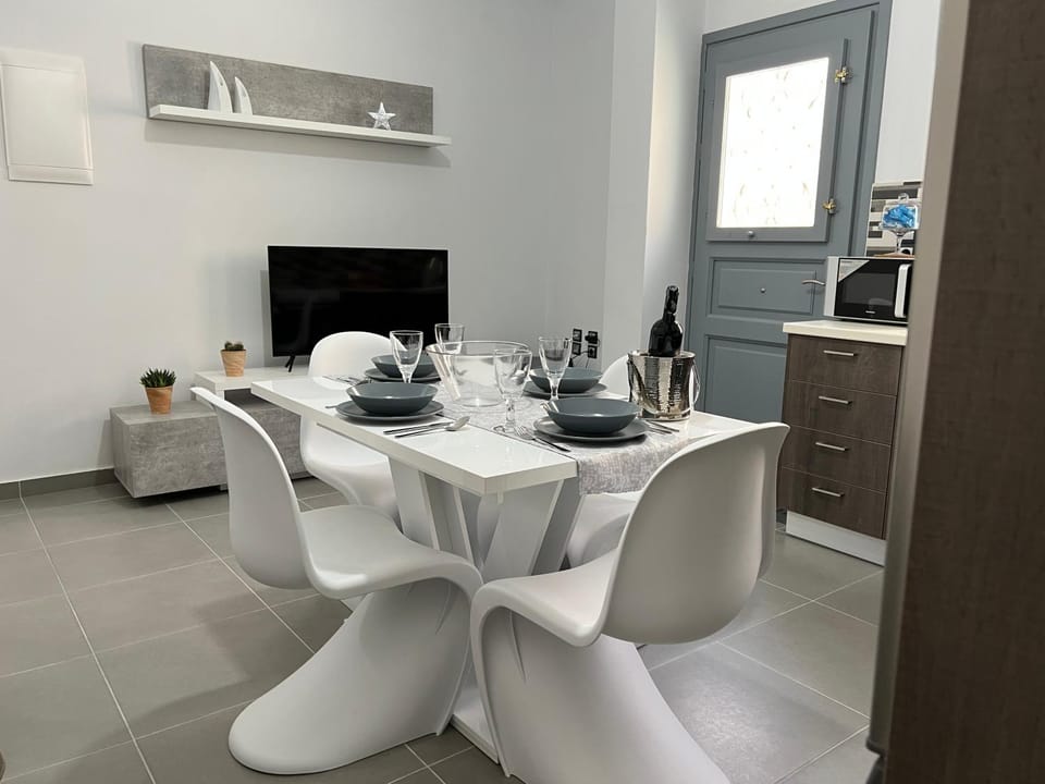 Thania's House ,4 minutes from the center of Hermoulis Apartment in Decentralized Administration of the Aegean