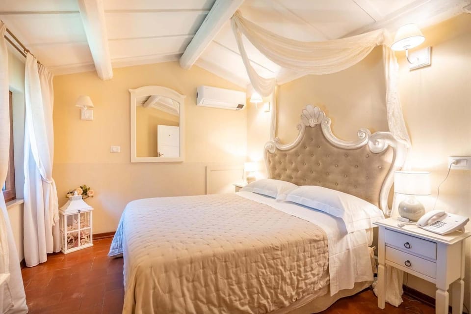 Bed, Photo of the whole room, Bedroom, Family