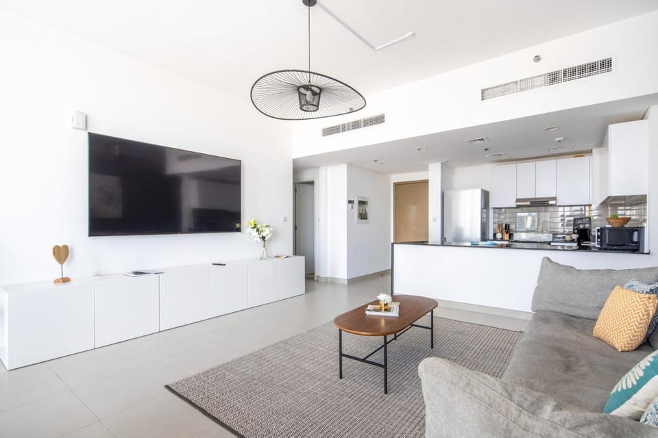 Kitchen or kitchenette, Living room, Dining area, oven