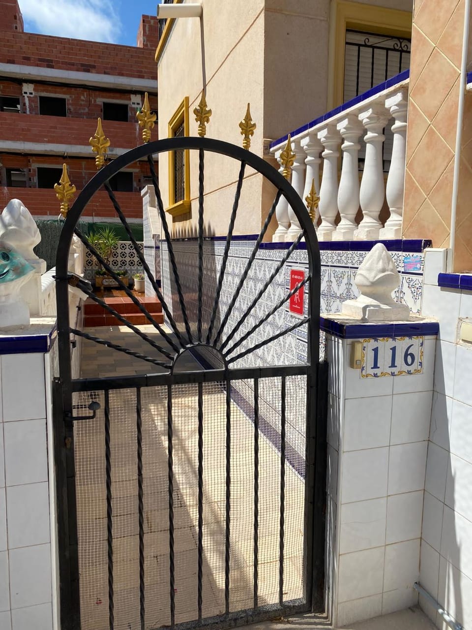 Facade/entrance
