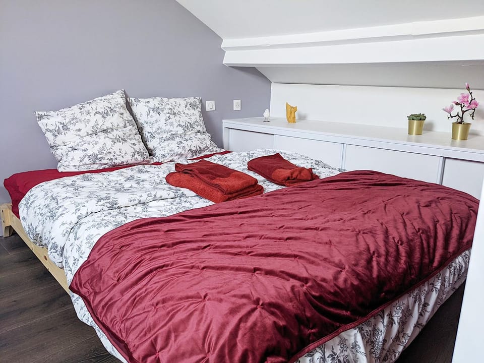 Bed, Bedroom