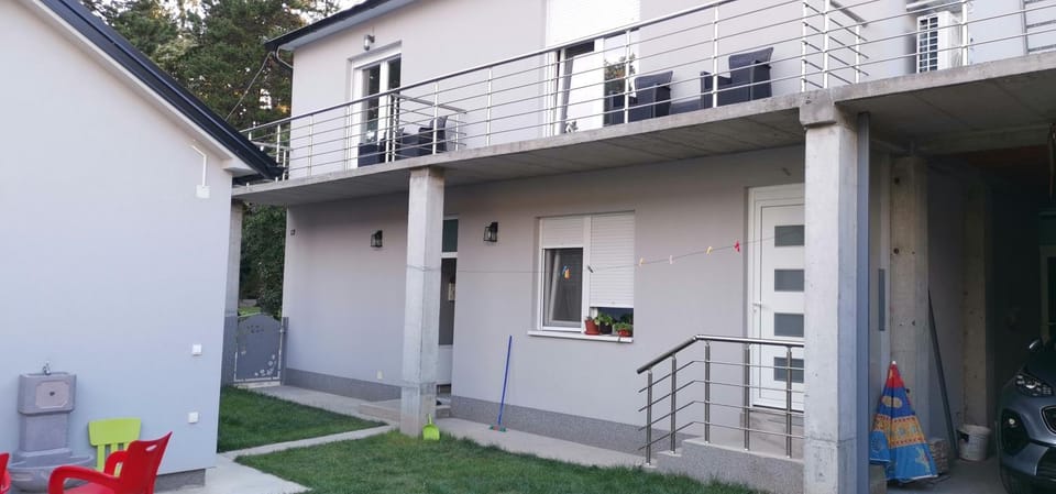Property building, Patio, Facade/entrance, Balcony/Terrace