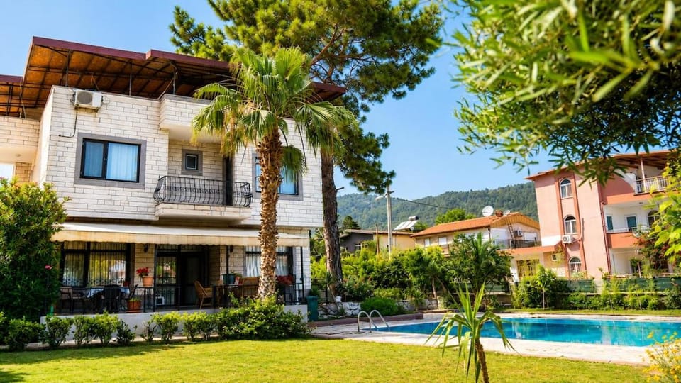 Property building, Patio, Spring, Day, Natural landscape, Garden, Garden view, Mountain view, Pool view, Swimming pool, sunbed