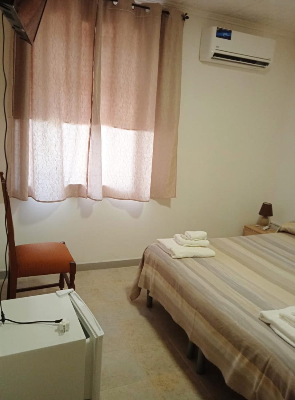 Bed, Photo of the whole room, Bedroom, air conditioner