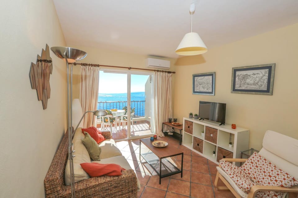 Kitchen or kitchenette, Seating area, Dining area