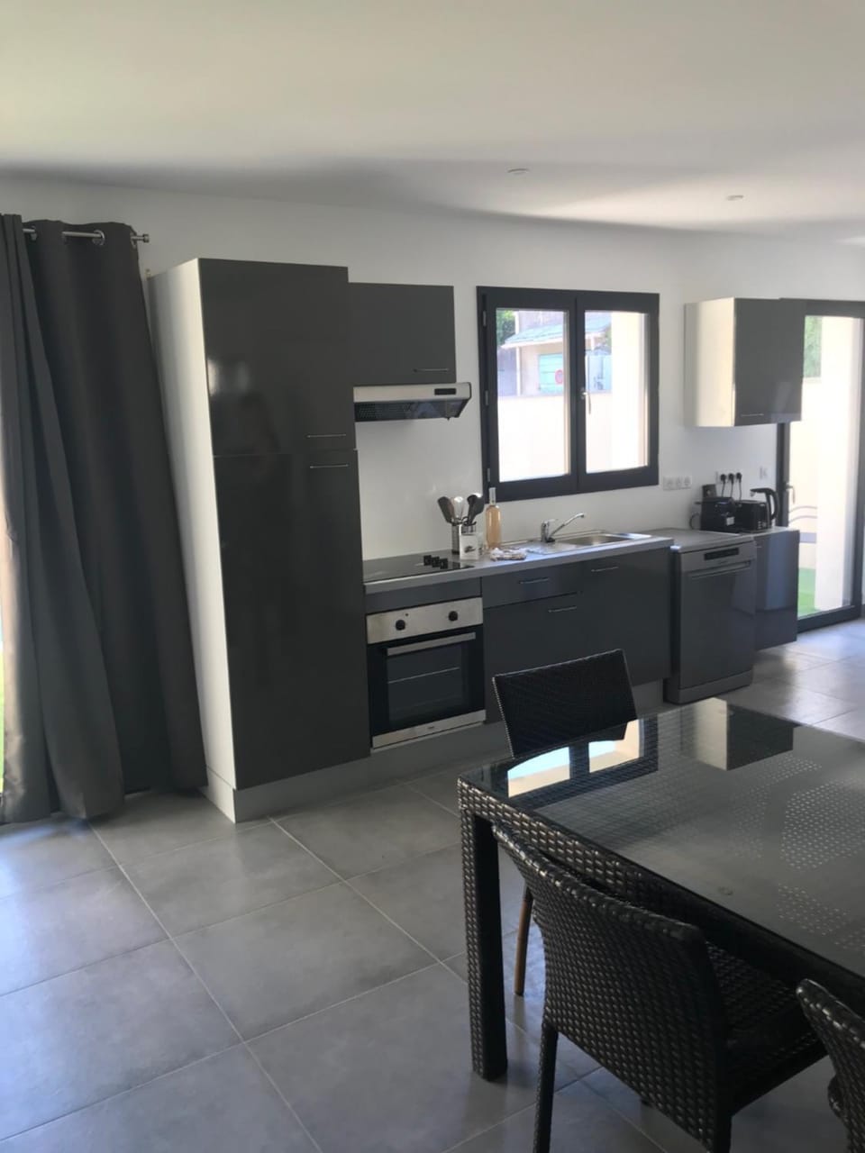 Kitchen or kitchenette, Dining area, Communal kitchen, minibar, pet friendly, stove