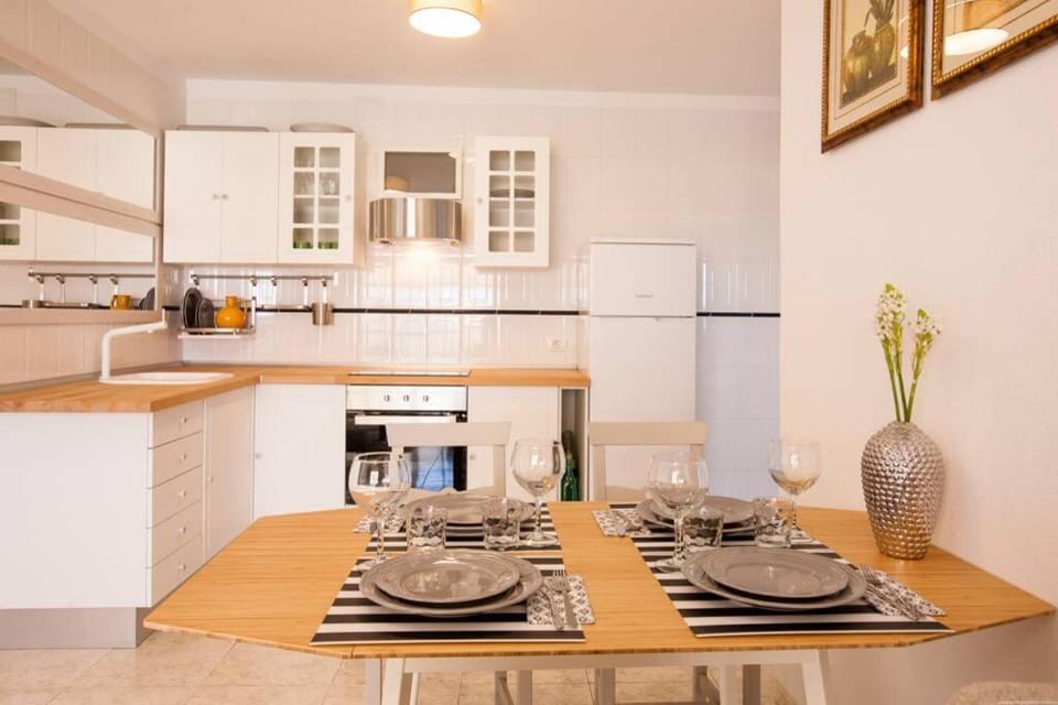 Coffee/tea facilities, Kitchen or kitchenette, Dining area, dishwasher, minibar, pet friendly