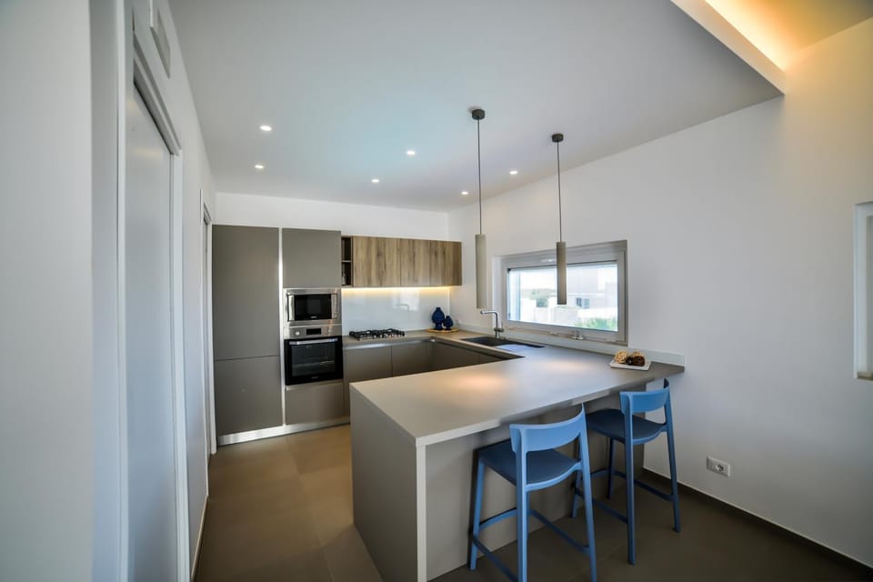Kitchen or kitchenette, Dining area, kitchen