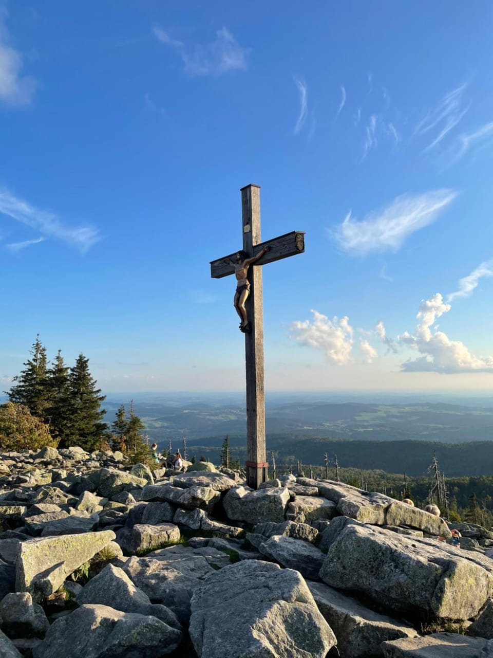 Nearby landmark, Natural landscape, Mountain view